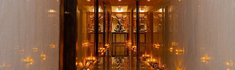 업체 상세 페이지 상단의 하트 아이콘을 눌러보세요